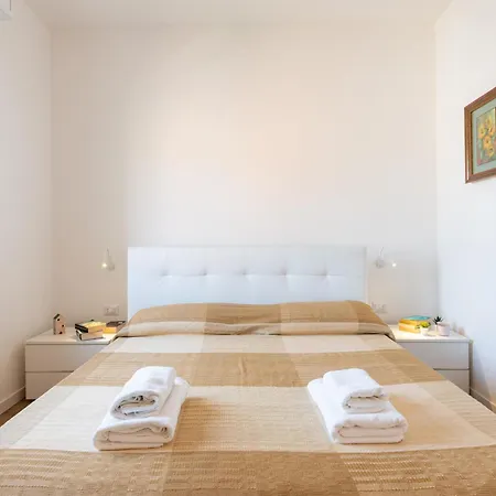 Chic Flat Near Center Apartment