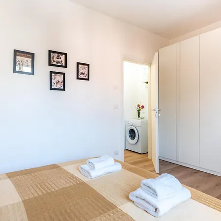 شقة Guesthost - Chic Flat Near Center بارما
