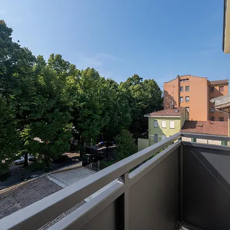 Guesthost - Chic Flat Near Center