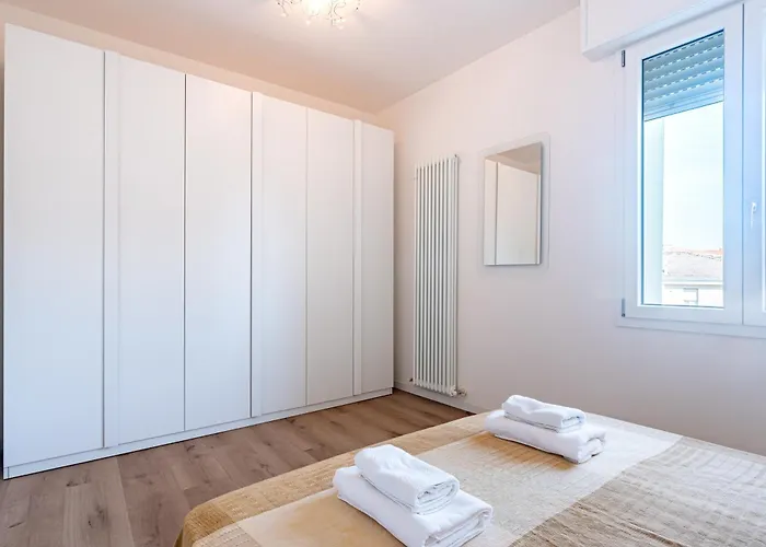 Chic Flat Near Center *