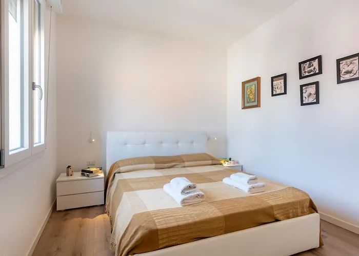 Chic Flat Near Center