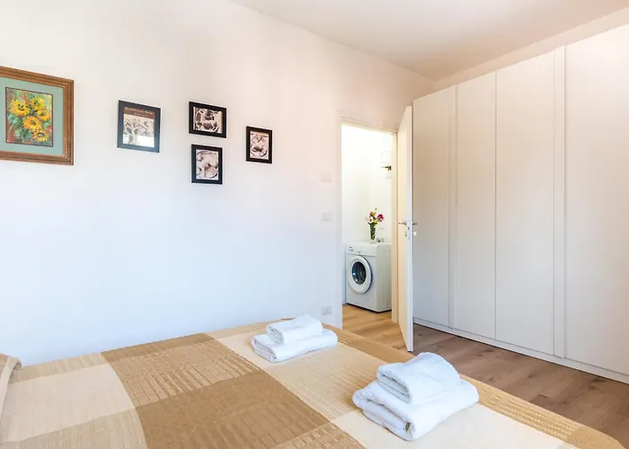 شقة Guesthost - Chic Flat Near Center بارما