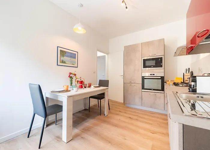 Chic Flat Near Center